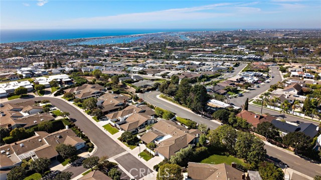 Detail Gallery Image 2 of 40 For 37 Beachcomber, Corona Del Mar,  CA 92625 - 3 Beds | 3 Baths
