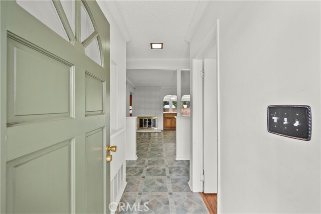 Detail Gallery Image 3 of 36 For 12619 Gladstone Ave, Sylmar,  CA 91342 - 4 Beds | 3 Baths