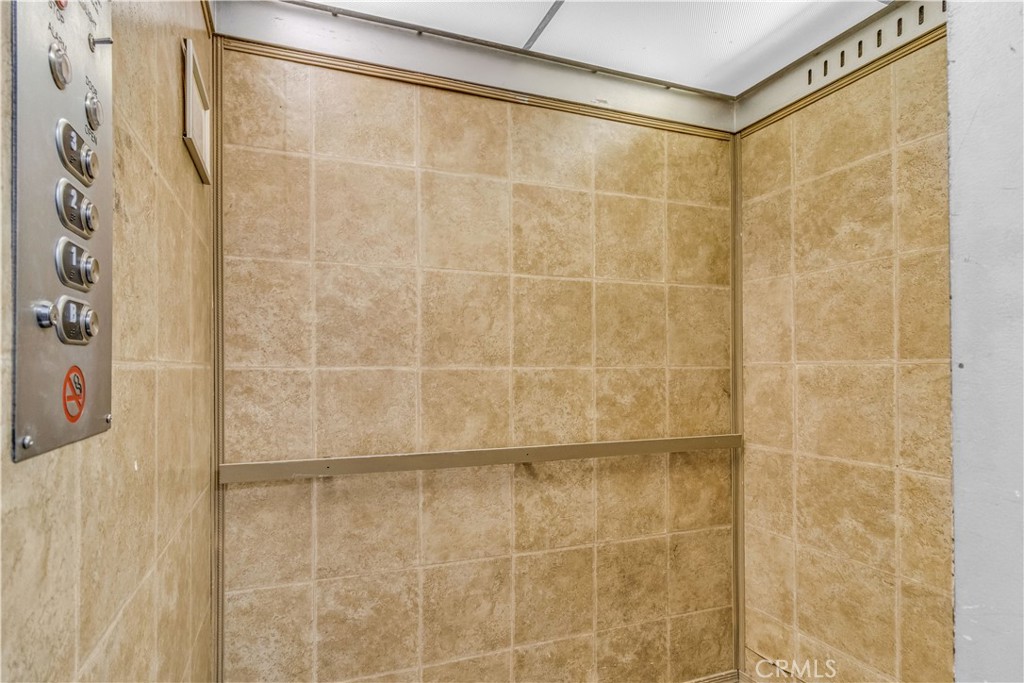 https://media.crmls.org/medias/9ea05a12-5d11-44b4-96b8-798469afc398.jpg?preset=X-Large