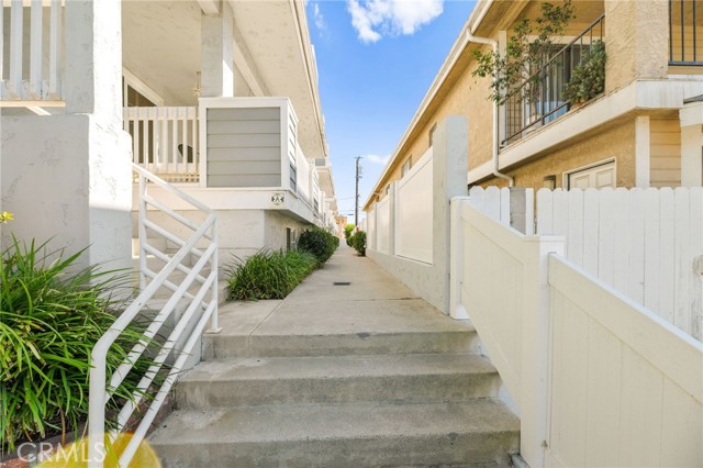 Detail Gallery Image 5 of 39 For 1534 Marcelina #B,  Torrance,  CA 90501 - 2 Beds | 1 Baths