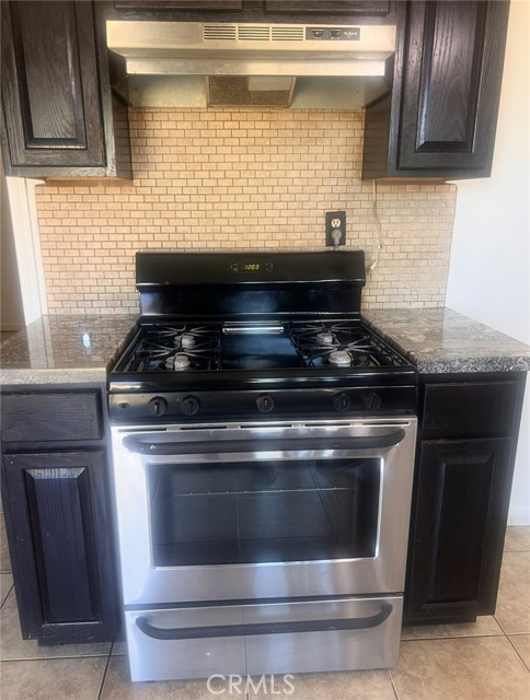 2016 E 117th Street, Los Angeles CA: https://media.crmls.org/medias/9ea0cc9d-7087-4083-94b6-3a0708d5e983.jpg