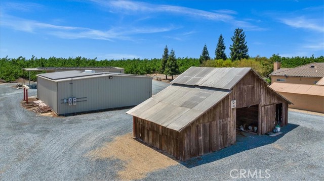 13715 E Nebraska Avenue, Kingsburg CA: https://media.crmls.org/medias/9ea0ef07-d363-4f84-a085-4481a5729ba1.jpg