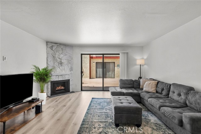 Detail Gallery Image 3 of 37 For 11274 Morrison St #2,  North Hollywood,  CA 91601 - 2 Beds | 2/1 Baths