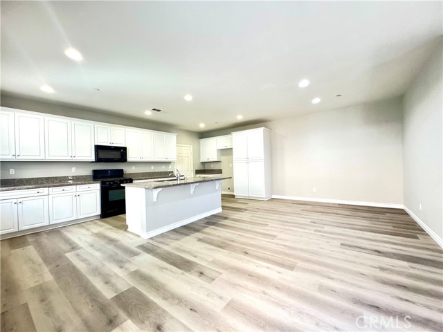 Detail Gallery Image 7 of 34 For 5962 Silveira St, Corona,  CA 92880 - 3 Beds | 2/1 Baths