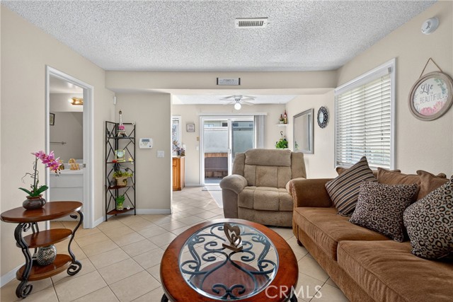 Detail Gallery Image 3 of 37 For 824 N Pasadena, Azusa,  CA 91702 - 3 Beds | 2 Baths