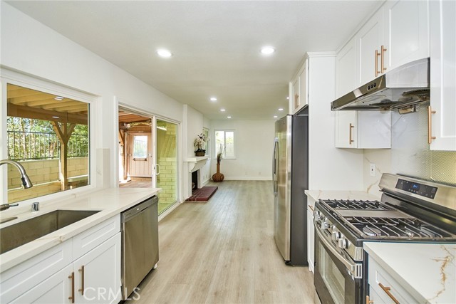 Detail Gallery Image 14 of 37 For 2028 E Lainie St, West Covina,  CA 91792 - 4 Beds | 3 Baths