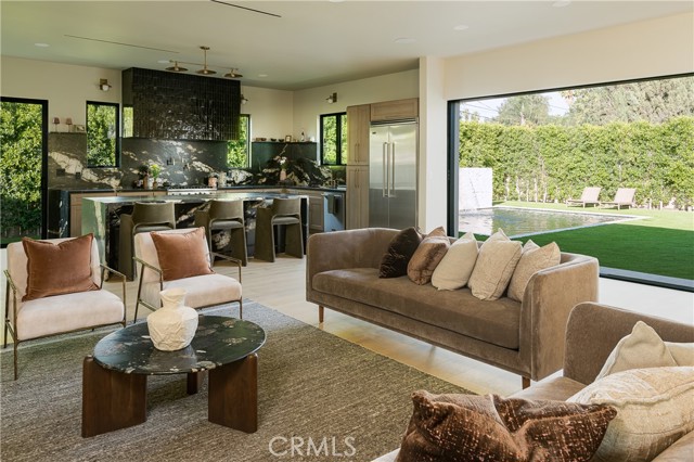Detail Gallery Image 2 of 65 For 15719 Hartsook St, Encino,  CA 91436 - 4 Beds | 4/1 Baths