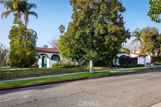 Detail Gallery Image 2 of 47 For 1731 W Kenneth Rd, Glendale,  CA 91201 - 3 Beds | 2 Baths