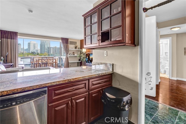 Detail Gallery Image 10 of 27 For 969 Hilgard Ave #706,  Los Angeles,  CA 90024 - 1 Beds | 1 Baths