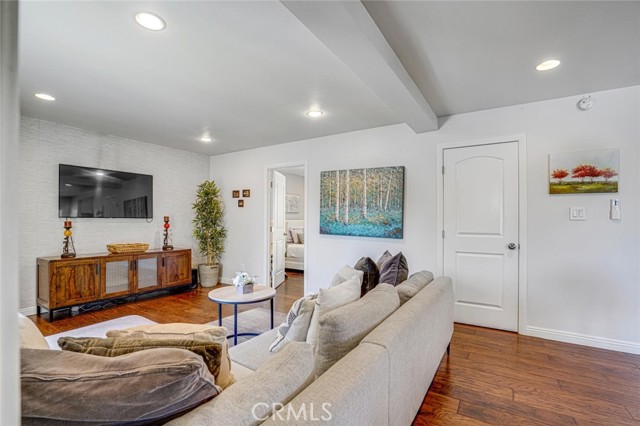 Detail Gallery Image 4 of 38 For 1301 S Hudson Ave, Los Angeles,  CA 90019 - 2 Beds | 2 Baths