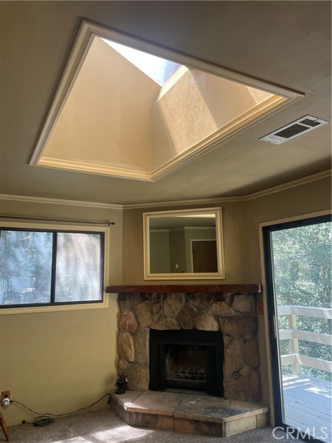 652 Knoll Drive, Crestline CA: https://media.crmls.org/medias/9ea4c742-87e1-451c-bdf7-3c6fd4062376.jpg