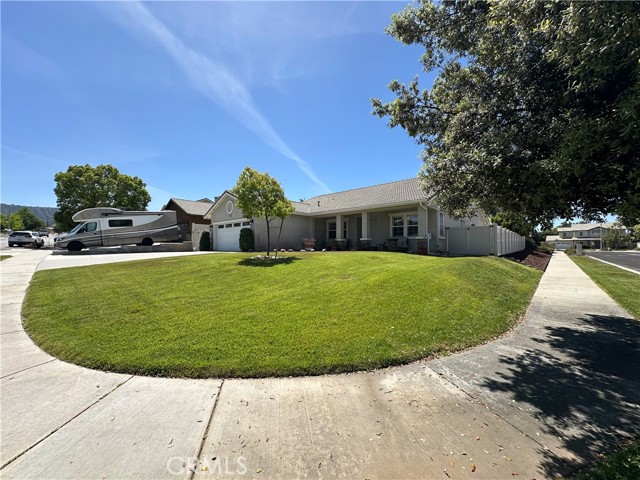 Detail Gallery Image 4 of 30 For 35579 Country Creek Dr, Yucaipa,  CA 92399 - 4 Beds | 2 Baths
