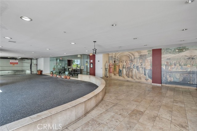 625 S Berendo Street, Los Angeles CA: https://media.crmls.org/medias/9ea5bd13-88e6-45c6-be21-28e6aa4a334a.jpg