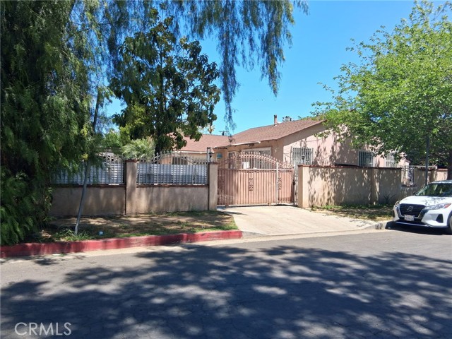 Detail Gallery Image 3 of 4 For 7502 Remmet Ave, Canoga Park,  CA 91303 - 2 Beds | 1 Baths