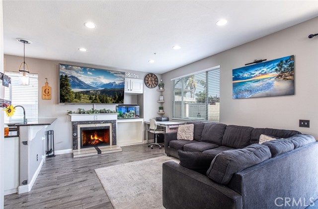 Detail Gallery Image 11 of 37 For 15539 Rockwell Ave, Fontana,  CA 92336 - 3 Beds | 2/1 Baths