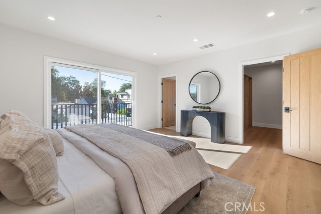 Detail Gallery Image 15 of 31 For 4831 Sancola, Toluca Lake,  CA 91601 - 4 Beds | 4 Baths