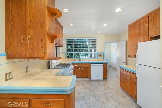 Detail Gallery Image 8 of 19 For 5847 Fulton Ave, Valley Glen,  CA 91401 - 3 Beds | 2/1 Baths