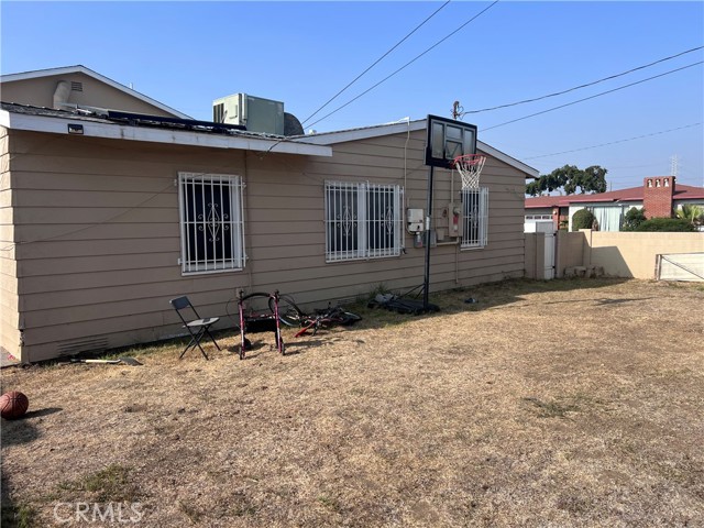 Detail Gallery Image 5 of 15 For 500 S Clymar Ave, Compton,  CA 90220 - 5 Beds | 3 Baths