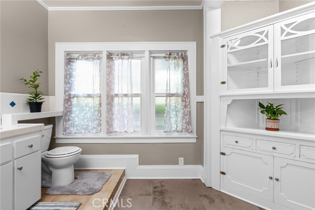 Detail Gallery Image 42 of 73 For 587 E 3rd, Chico,  CA 95928 - 5 Beds | 3 Baths