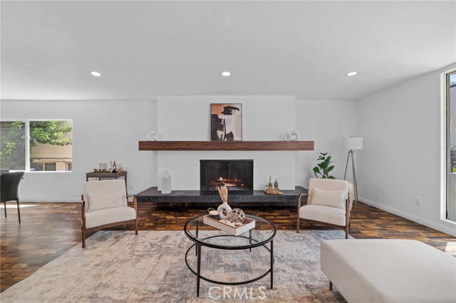 Detail Gallery Image 3 of 42 For 5339 Newcastle Ave #112,  Encino,  CA 91316 - 3 Beds | 2 Baths