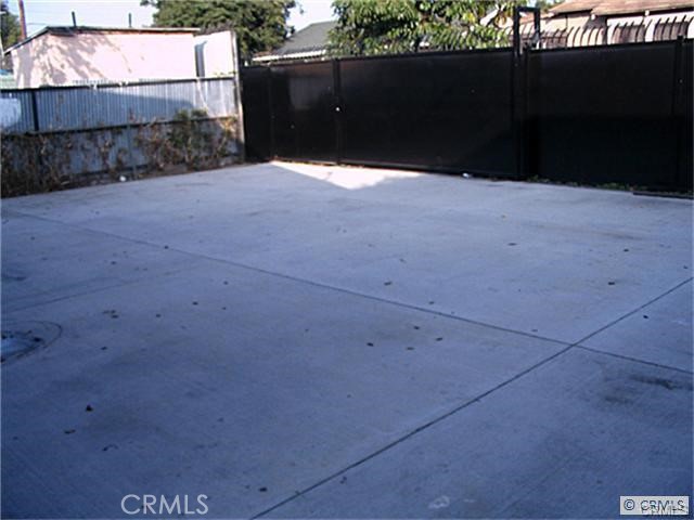 Detail Gallery Image 3 of 4 For 5510 Compton Ave, Los Angeles,  CA 90011 - 4 Beds | 2 Baths