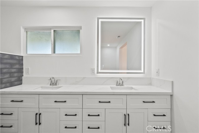 Detail Gallery Image 25 of 72 For 6172 Dalecrest Ave, Woodland Hills,  CA 91367 - 3 Beds | 2 Baths