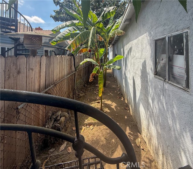 258 N Benton Way, Los Angeles CA: https://media.crmls.org/medias/9ea94f40-7c75-4e8d-aca4-7eb6fbab01ae.jpg
