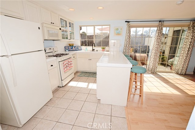 240 Broadway, Redondo Beach, California 90277, 3 Bedrooms Bedrooms, ,1 BathroomBathrooms,Residential,Sold,Broadway,SB17033928