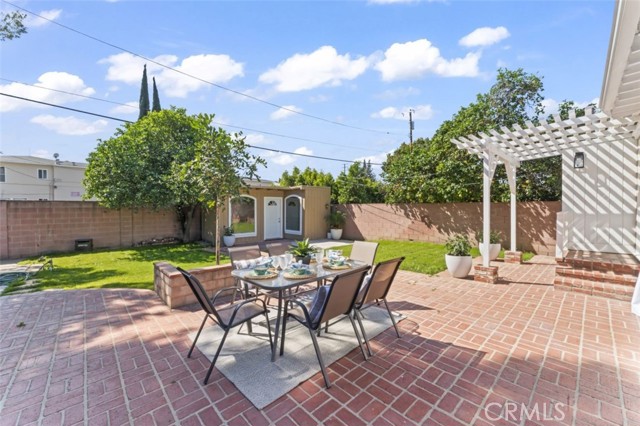 Detail Gallery Image 33 of 44 For 17008 Hartland St, Lake Balboa,  CA 91406 - 4 Beds | 2 Baths