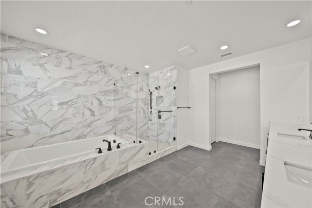 Detail Gallery Image 31 of 56 For 17715 Hillside, Canyon Country,  CA 91350 - 4 Beds | 4 Baths