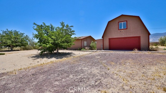 Detail Gallery Image 5 of 7 For 9351 Camp Rock, Lucerne Valley,  CA 92356 - 3 Beds | 2 Baths