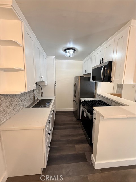 1522 S Centinela, Los Angeles CA: https://media.crmls.org/medias/9eaaeeae-a196-4b83-96db-9bad25ab602c.jpg