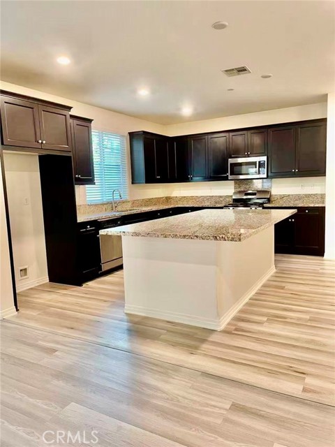 3216 E Olympic Drive, Ontario CA: https://media.crmls.org/medias/9eab50a2-7b06-4355-a667-742aae74c622.jpg