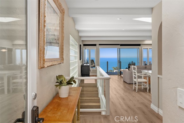 Detail Gallery Image 3 of 30 For 1091 La Mirada St, Laguna Beach,  CA 92651 - 4 Beds | 4 Baths