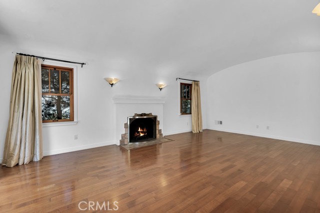 Detail Gallery Image 8 of 36 For 14627 Killion St, Sherman Oaks,  CA 91411 - 2 Beds | 2 Baths