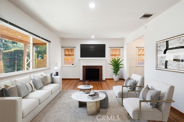 Detail Gallery Image 3 of 21 For 5623 Cedros Ave, Sherman Oaks,  CA 91411 - 3 Beds | 1 Baths