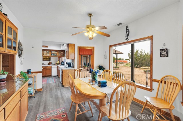 Detail Gallery Image 16 of 61 For 12830 Cedar, Hesperia,  CA 92344 - 3 Beds | 2/1 Baths