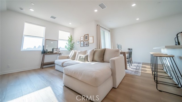 17952 Seaglass Drive, Huntington Beach CA: https://media.crmls.org/medias/9eac4876-596c-414a-a785-45b903999576.jpg