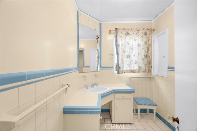 929 E Marshall Place, Long Beach CA: https://media.crmls.org/medias/9eac72cd-523e-4393-8a97-da2896eabe8a.jpg