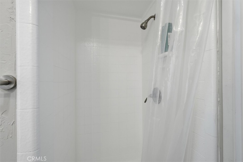 https://media.crmls.org/medias/9eacac12-608e-4292-91c0-8ca84c6ca24d.jpg?preset=X-Large