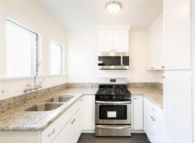 723 N Ridgewood Place, Los Angeles CA: https://media.crmls.org/medias/9eade01d-ddcb-4a1b-bd9b-0b2d3a49fb35.jpg