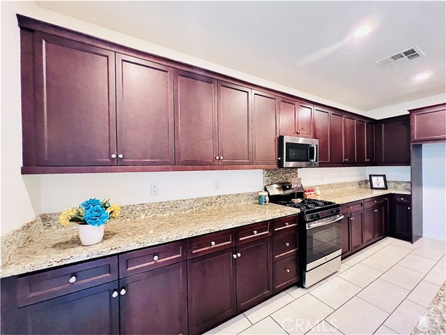 Detail Gallery Image 23 of 49 For 3172 E Mount Rainier Dr, Ontario,  CA 91762 - 4 Beds | 3 Baths