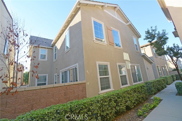 Detail Gallery Image 2 of 41 For 8765 Festival St, Chino,  CA 91708 - 4 Beds | 3/1 Baths