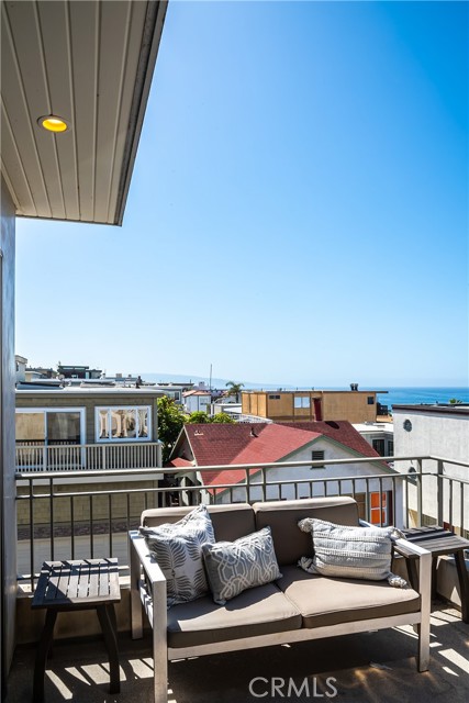 221 36th Street, Manhattan Beach, California 90266, 3 Bedrooms Bedrooms, ,3 BathroomsBathrooms,Residential,Sold,36th,SB22069794