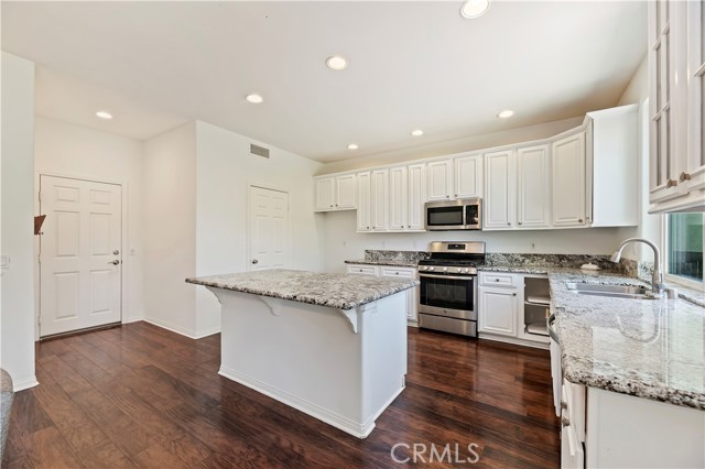 7066 Hayden Avenue, Corona CA: https://media.crmls.org/medias/9eaf4e9d-3743-4958-922c-6d4409588add.jpg