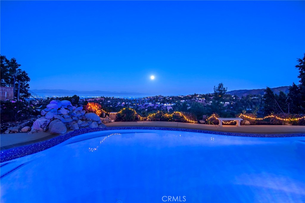 https://media.crmls.org/medias/9eb02633-a666-4fdd-bc1d-d9c7837b8c0d.jpg?preset=X-Large