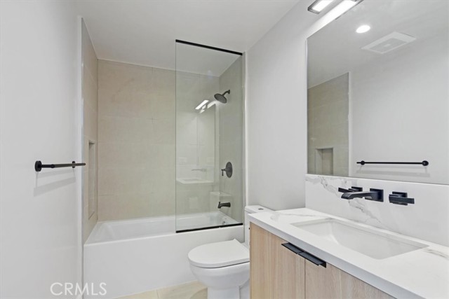 Detail Gallery Image 13 of 17 For 321 S Oxford Ave #606,  Los Angeles,  CA 90020 - 2 Beds | 2 Baths