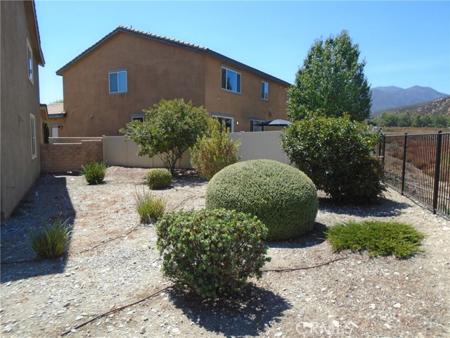 4081 Chamomile Court, San Bernardino CA: https://media.crmls.org/medias/9eb09bcd-7fdc-468c-a68f-e72d0ab67dc3.jpg