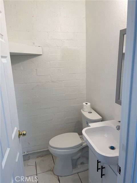 1544 E Florence Avenue, Los Angeles CA: https://media.crmls.org/medias/9eb0a63a-f9e4-455a-acc8-4881bcb70d06.jpg