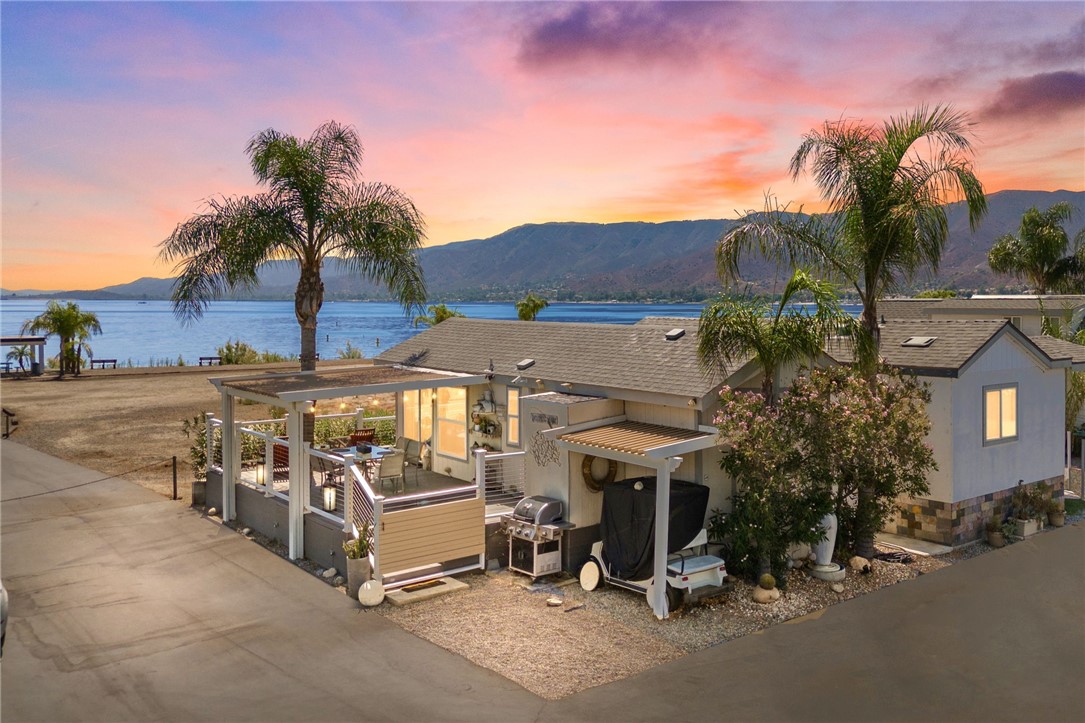 Detail Gallery Image 3 of 33 For 32000 Riverside #J-8,  Lake Elsinore,  CA 92530 - 1 Beds | 1 Baths